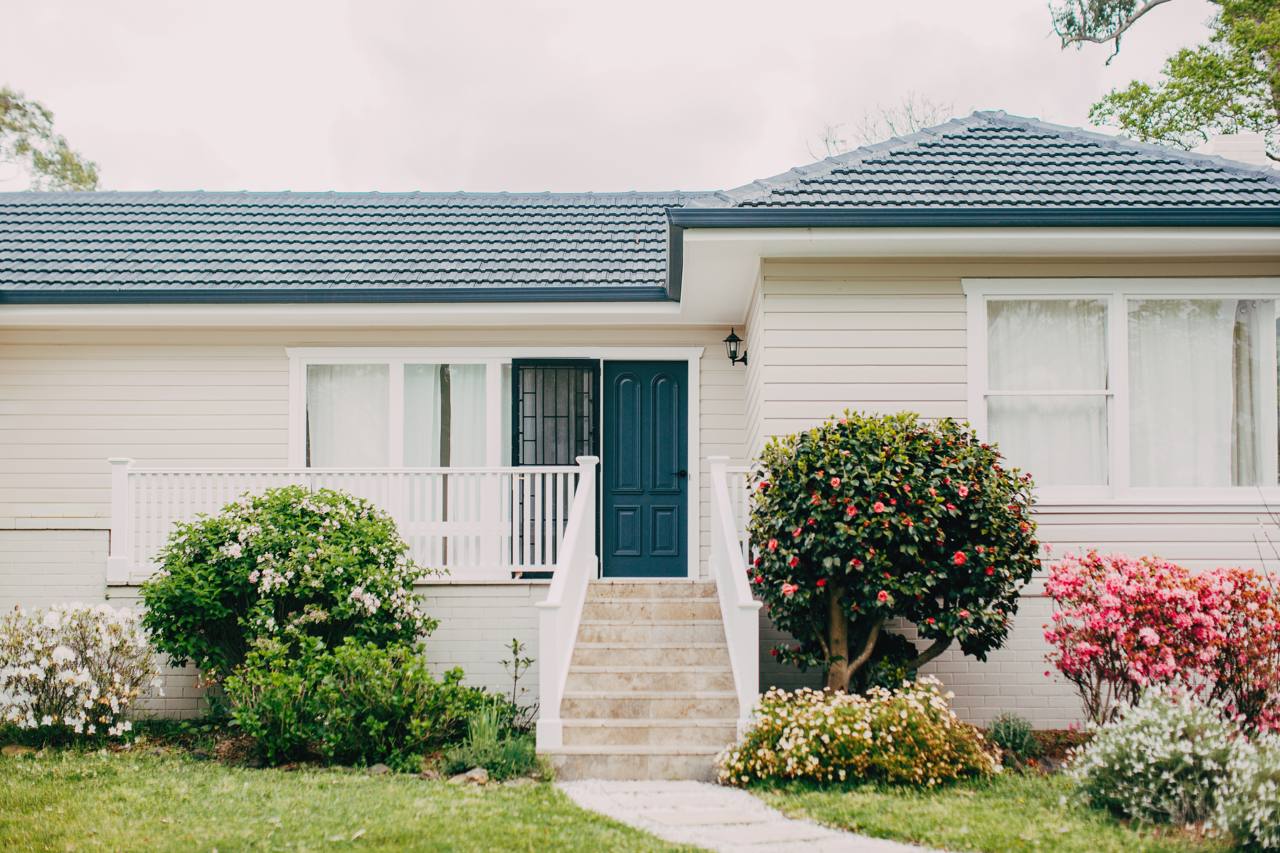 Front facade of the renovated 1950s weatherboard home in Pymble
